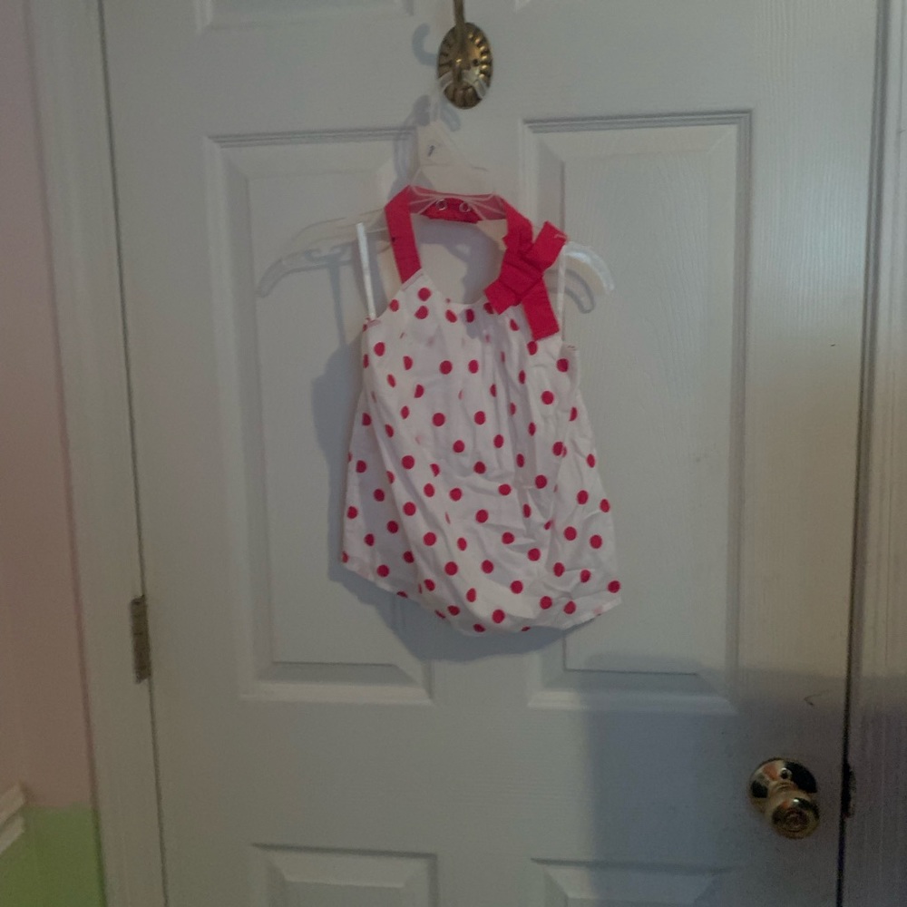 Old Navy around the neck tanks pink and white 5t